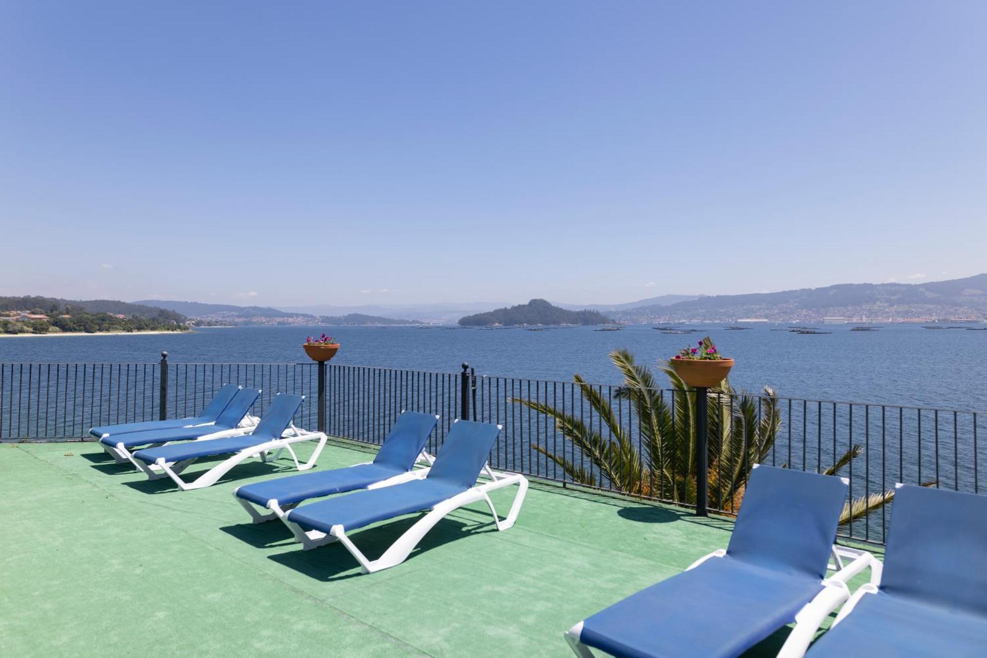 Apartamentos Miramar Playa Raxó Esterno foto